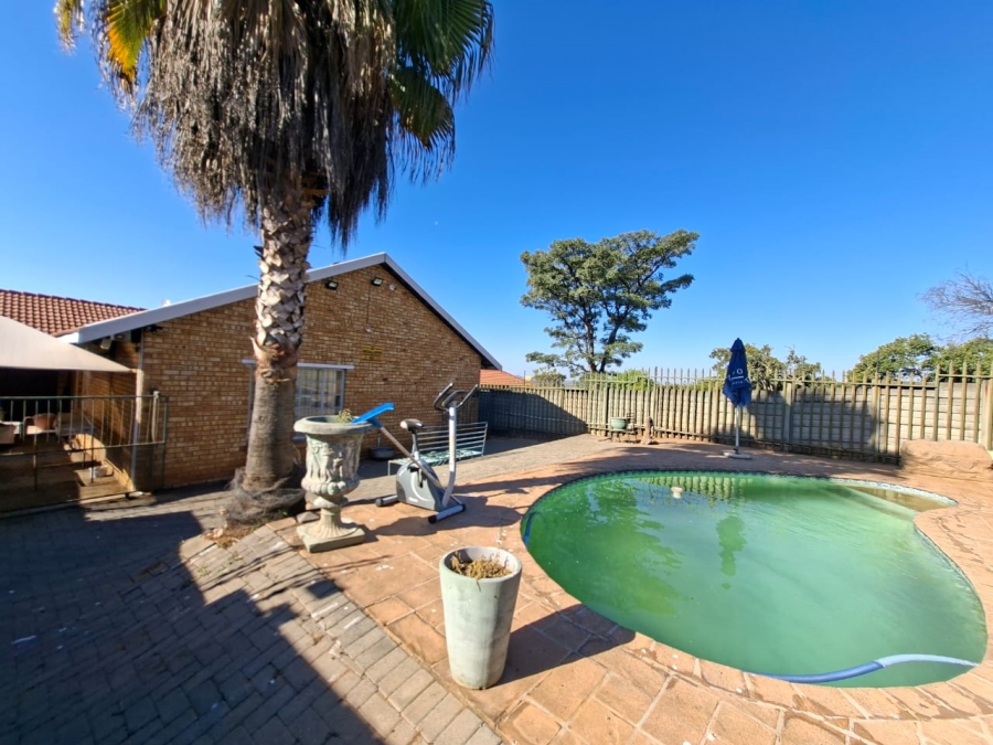 3 Bedroom Property for Sale in Azalea Park North West